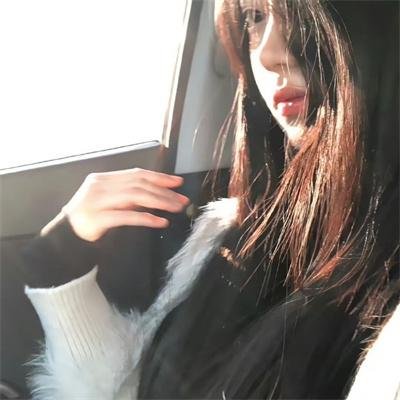 弱比少男闯女校